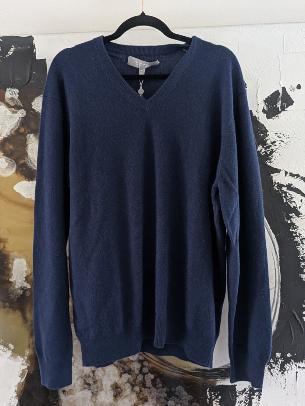 Neiman Marcus Men's V-Neck Cashmere Sweater in Navy